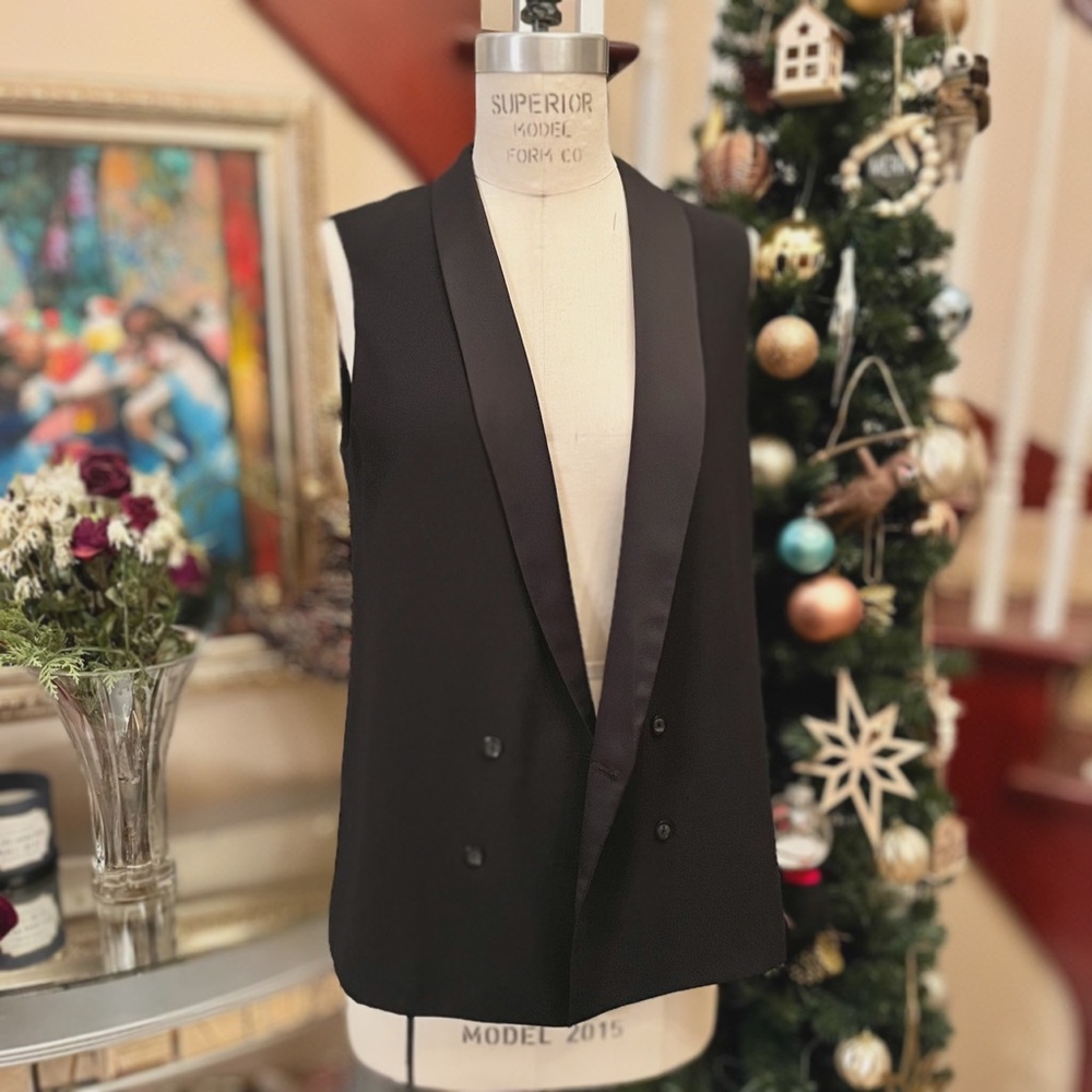 Black Topshop sleeveless long lapel vest
Size us 6